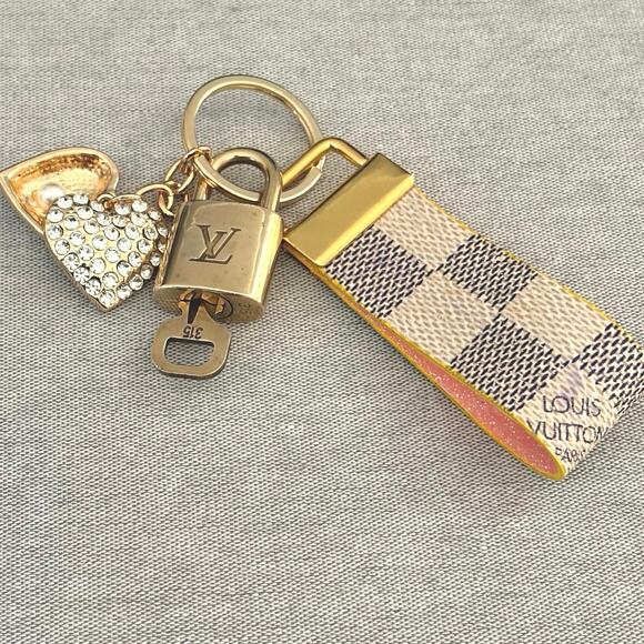 Louis Vuitton Lock & Key Set #315 w/ a  Damier Loop Keychain and Heart Charm - Picture 7 of 7